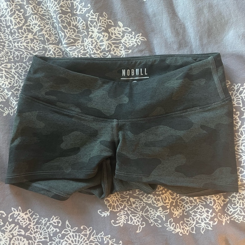 NWOT NOBULL Women's Low-Rise Matte Short 2" Grey/Black Camouflage